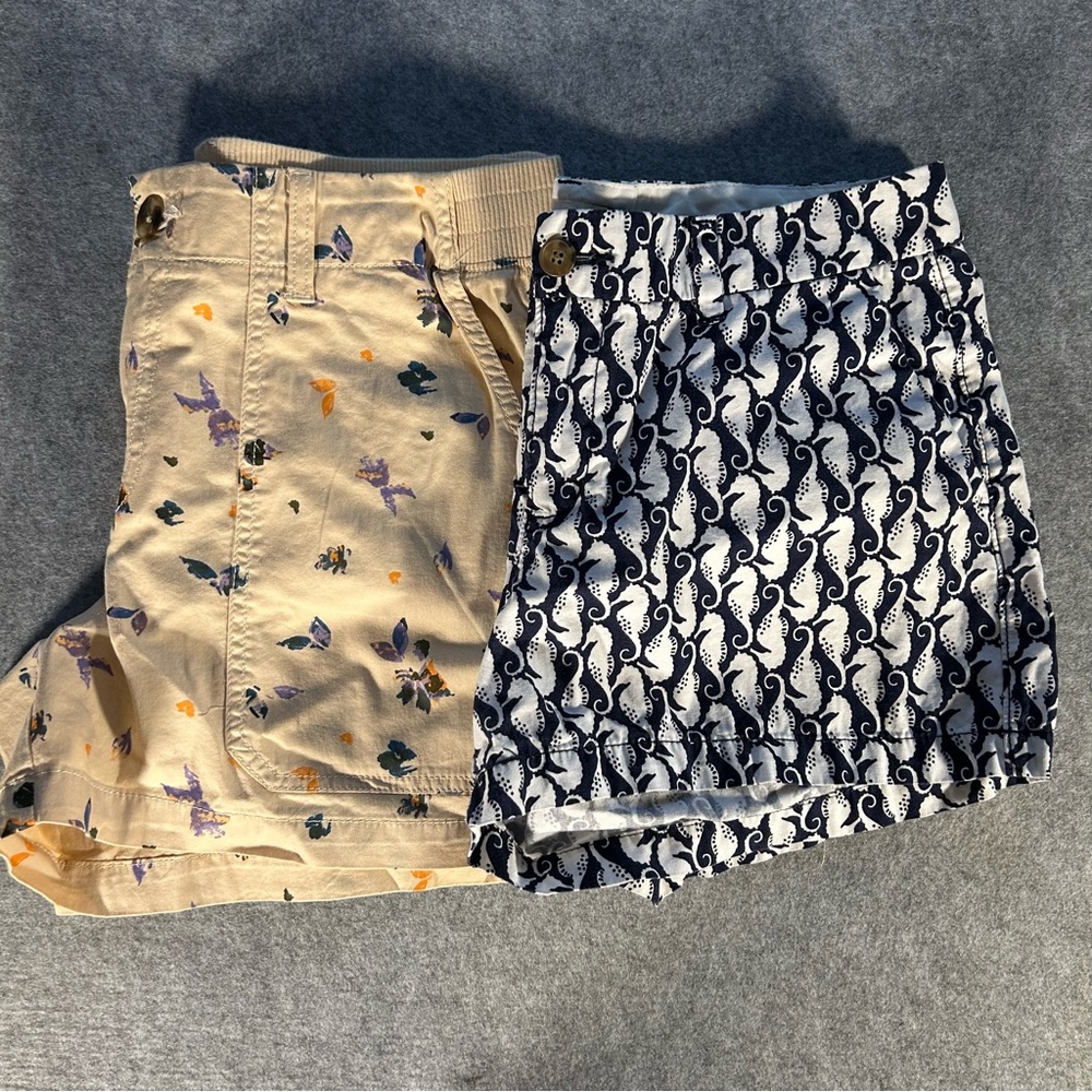 2 pair of women’s shorts size 10. One pair Old Navy, one pair Sonoma